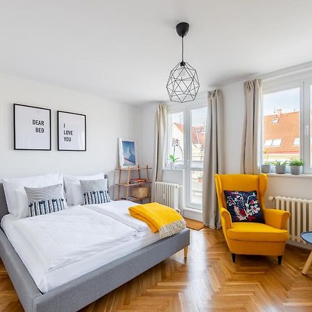 Bright Charming Apt With Terrace, Parking & Airco. Прага Екстер'єр фото